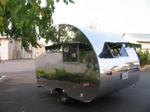 Vintage Trailer Restorations help us to remember a little piece of our history. Check out these lovely restorations of classic old travel trailers. Do you love these too?